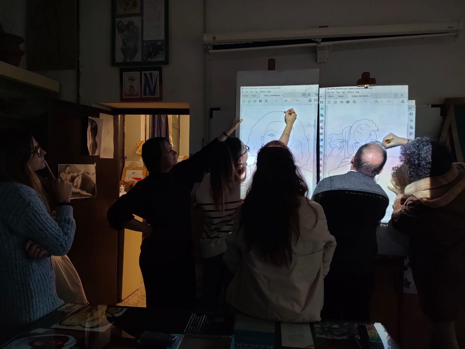 Docentes iniciando el mural