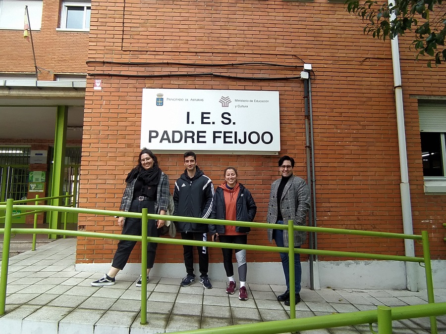 De izquierda a derecha: María, Miguel, Ángela y Miguel De izquierda a derecha: María, Miguel, Ángela y Miguel